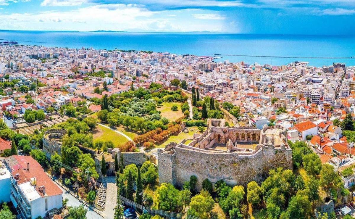 Patras Cozy Nest In The Vibrant City Center Екстериор снимка
