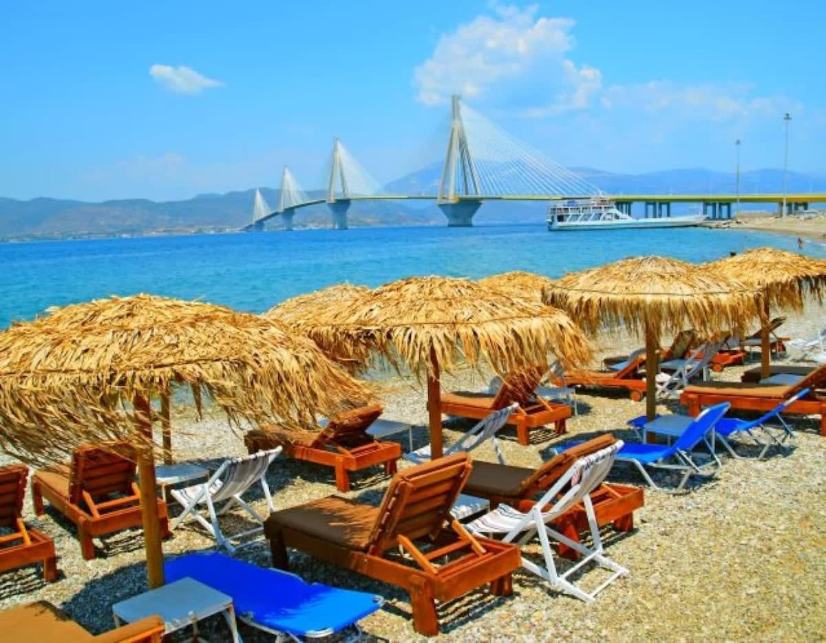 Patras Cozy Nest In The Vibrant City Center Екстериор снимка